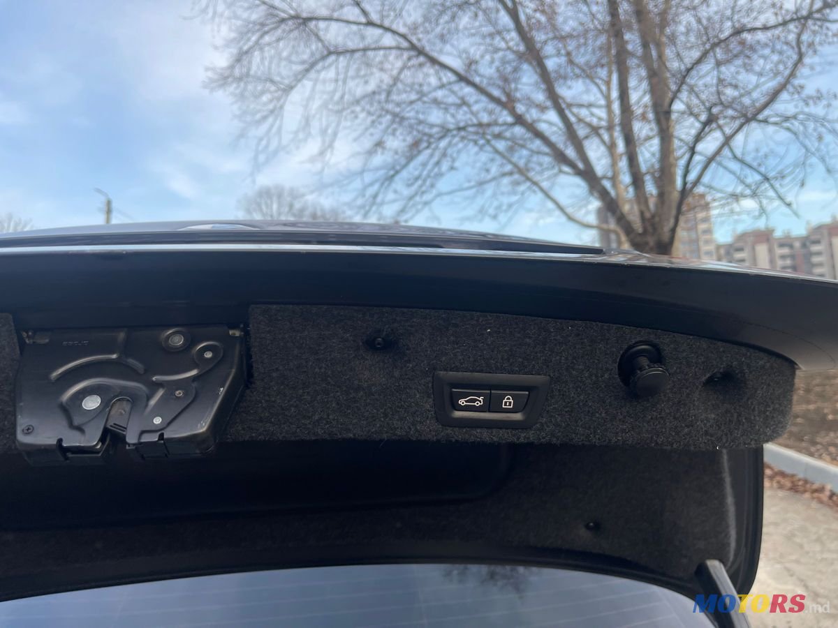 2013' BMW 5 Series photo #5