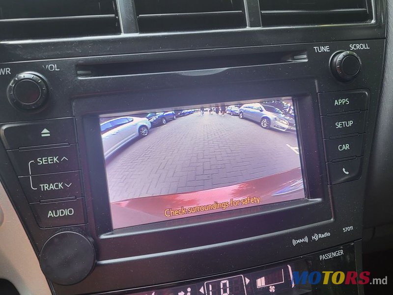 2012' Toyota Prius v photo #4