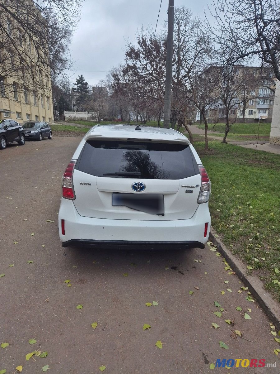 2016' Toyota Prius + photo #4