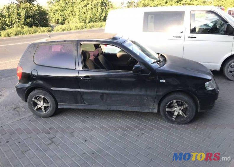 2002' Volkswagen Polo photo #1