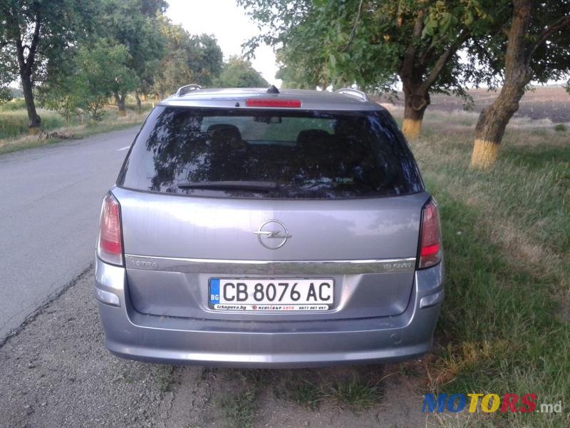 2005' Opel Astra photo #2