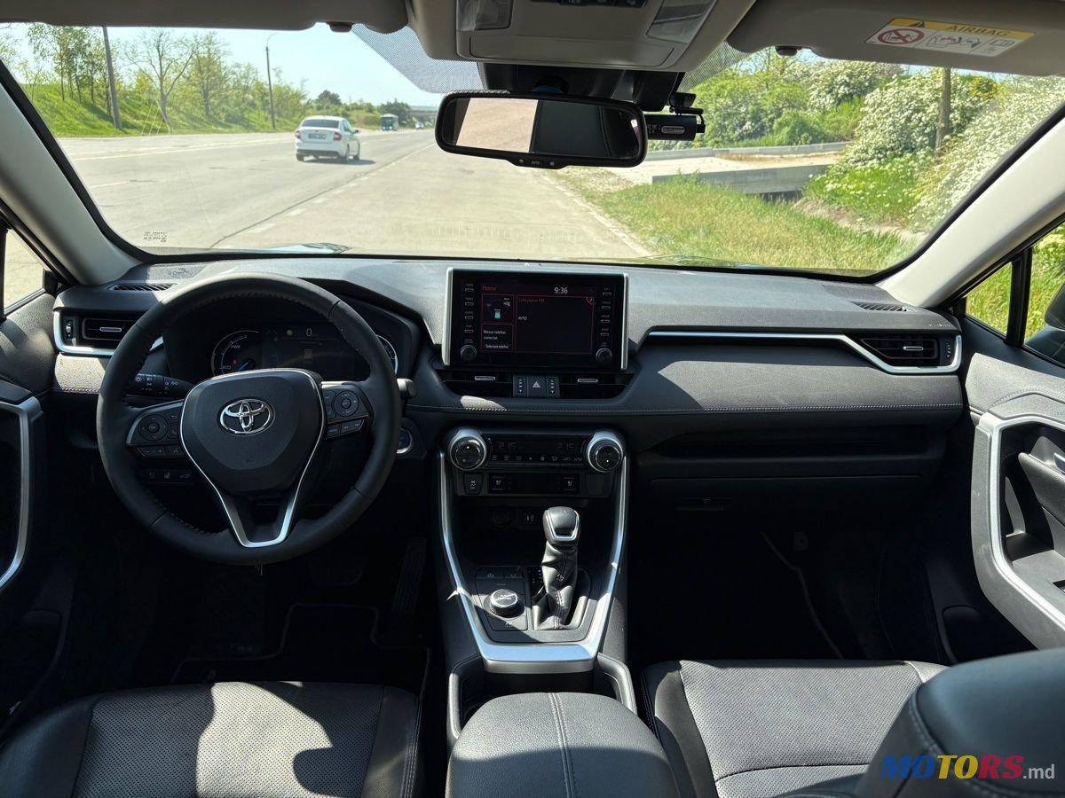 2019' Toyota RAV4 photo #6
