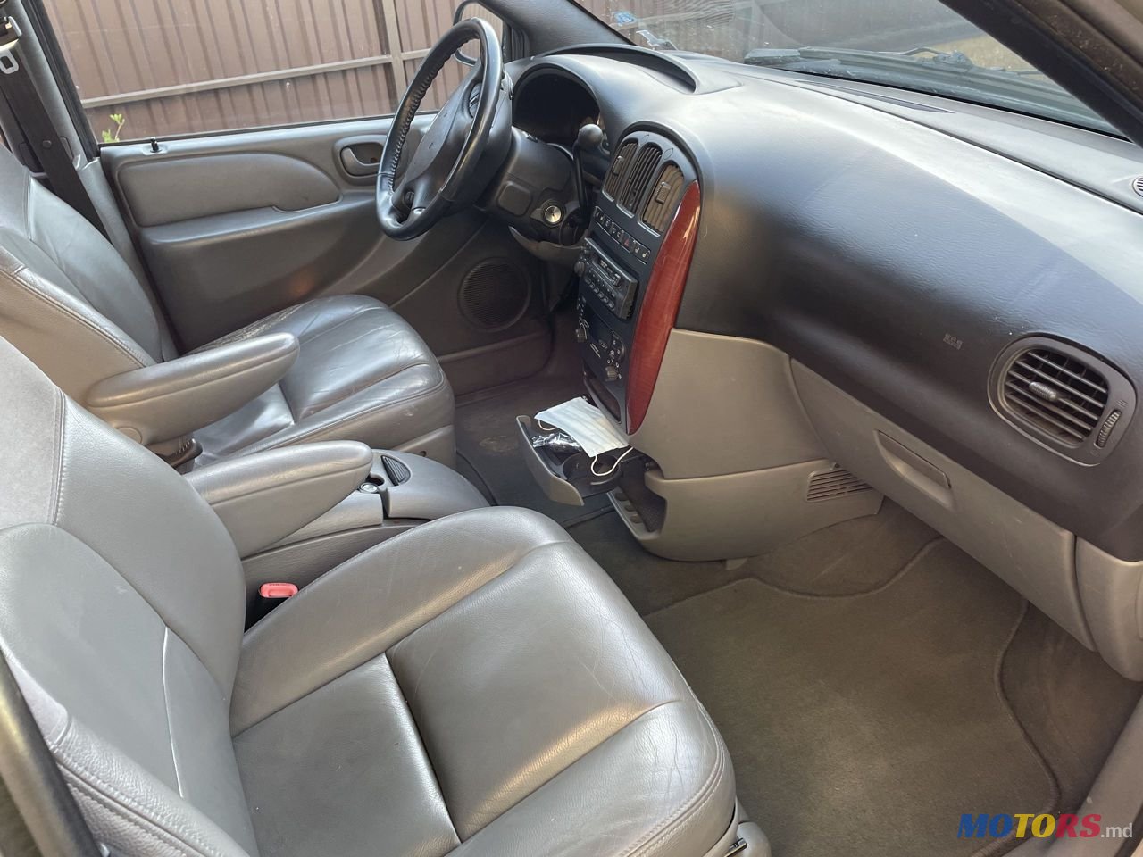 2005' Chrysler Grand Voyager photo #1