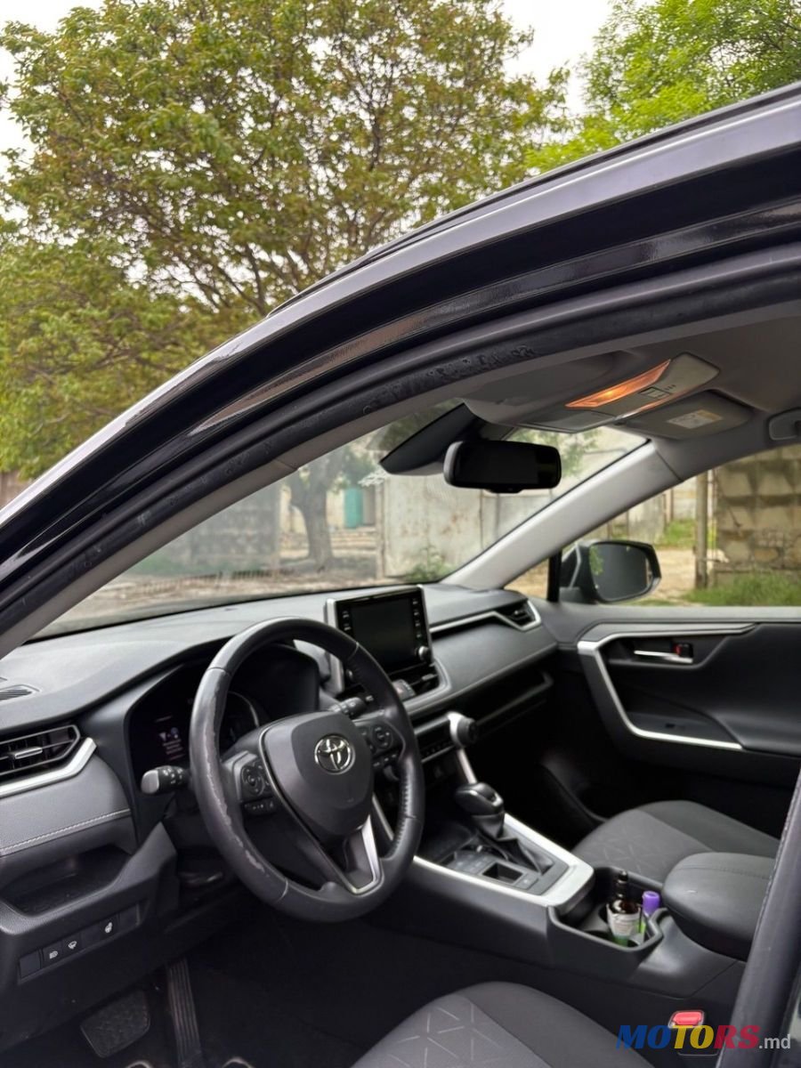 2020' Toyota RAV4 photo #6