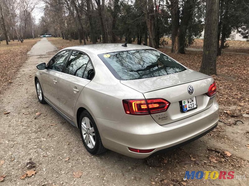 2012' Volkswagen Jetta photo #5