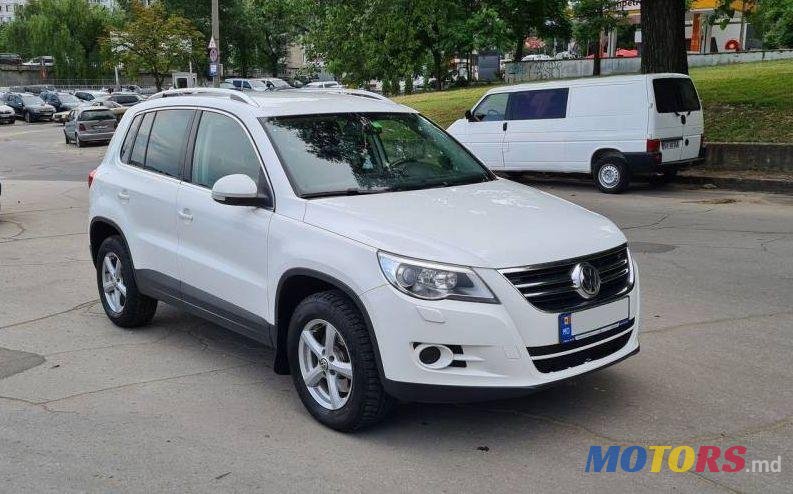 2009' Volkswagen Tiguan photo #1