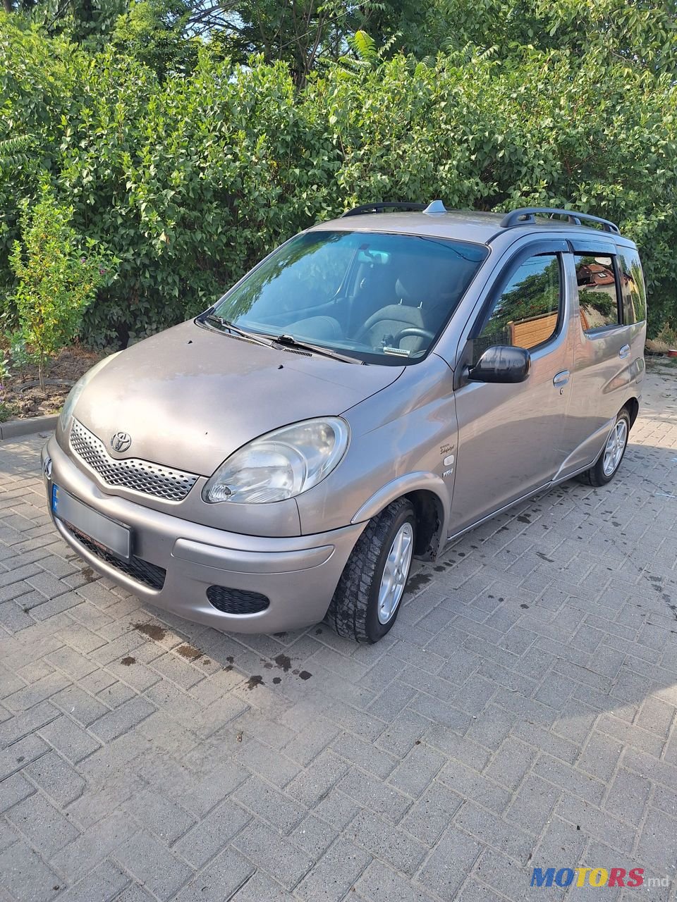 2004' Toyota Yaris Verso photo #1