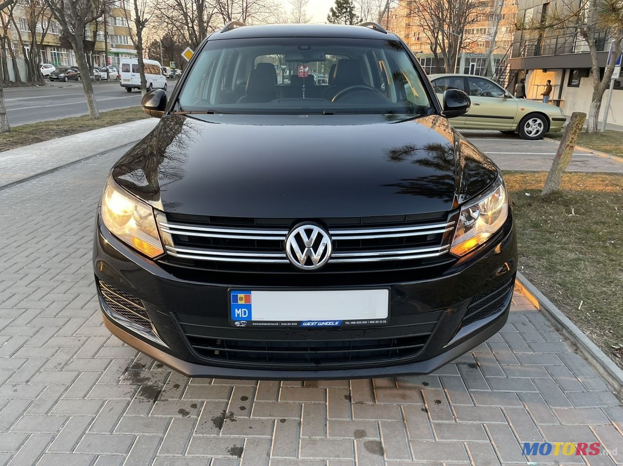 2016' Volkswagen Tiguan photo #2