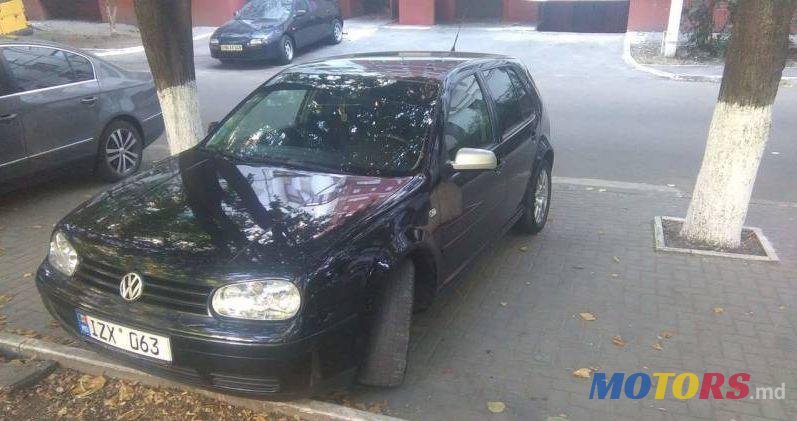 2002' Volkswagen Golf photo #1