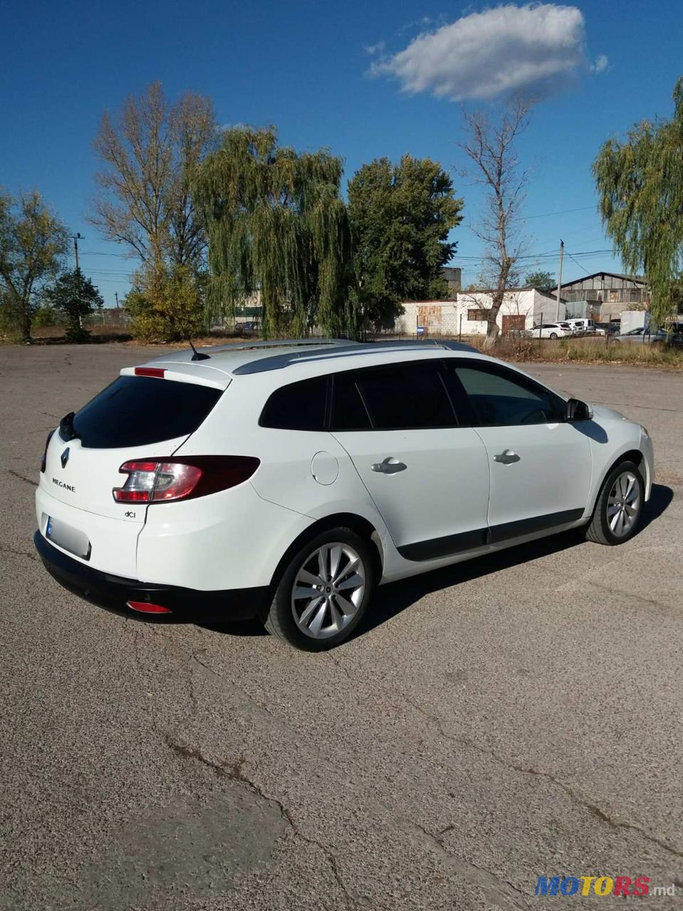 2011' Renault Megane photo #5