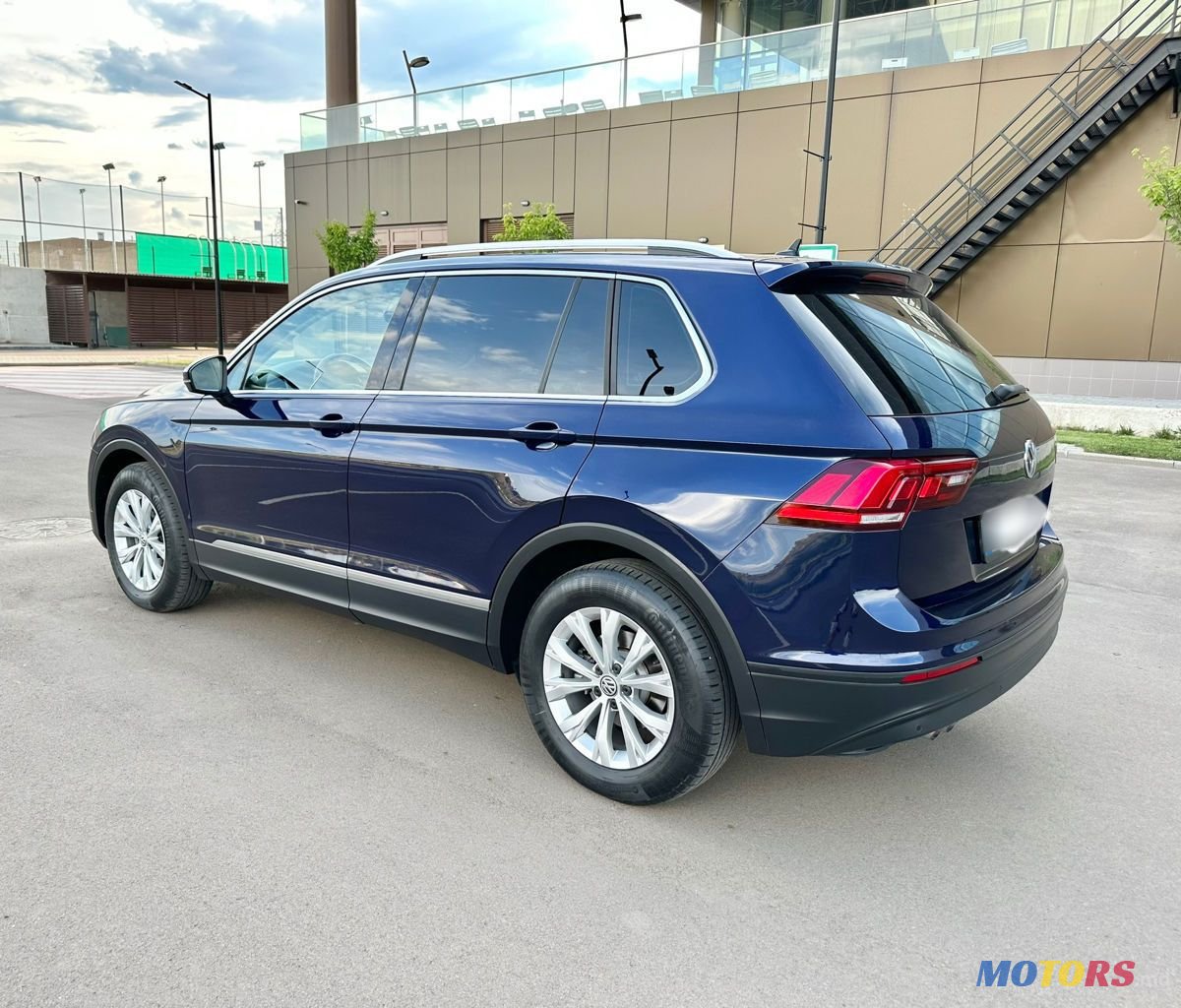 2019' Volkswagen Tiguan photo #2