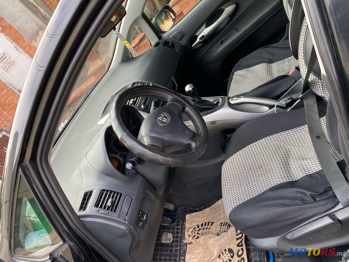 2008' Toyota Auris photo #2