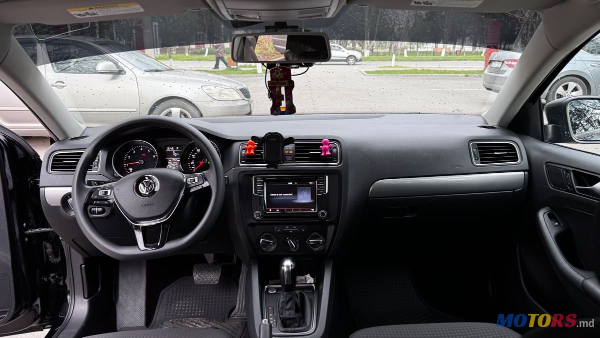 2016' Volkswagen Jetta photo #5