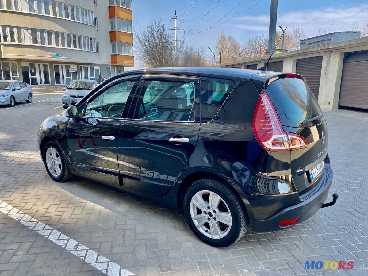 2011' Renault Scenic photo #2
