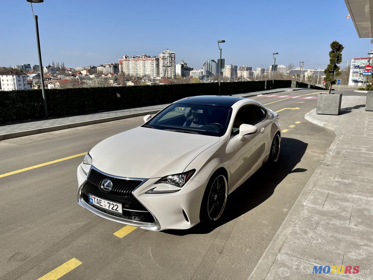 2016' Lexus Is Series photo #2