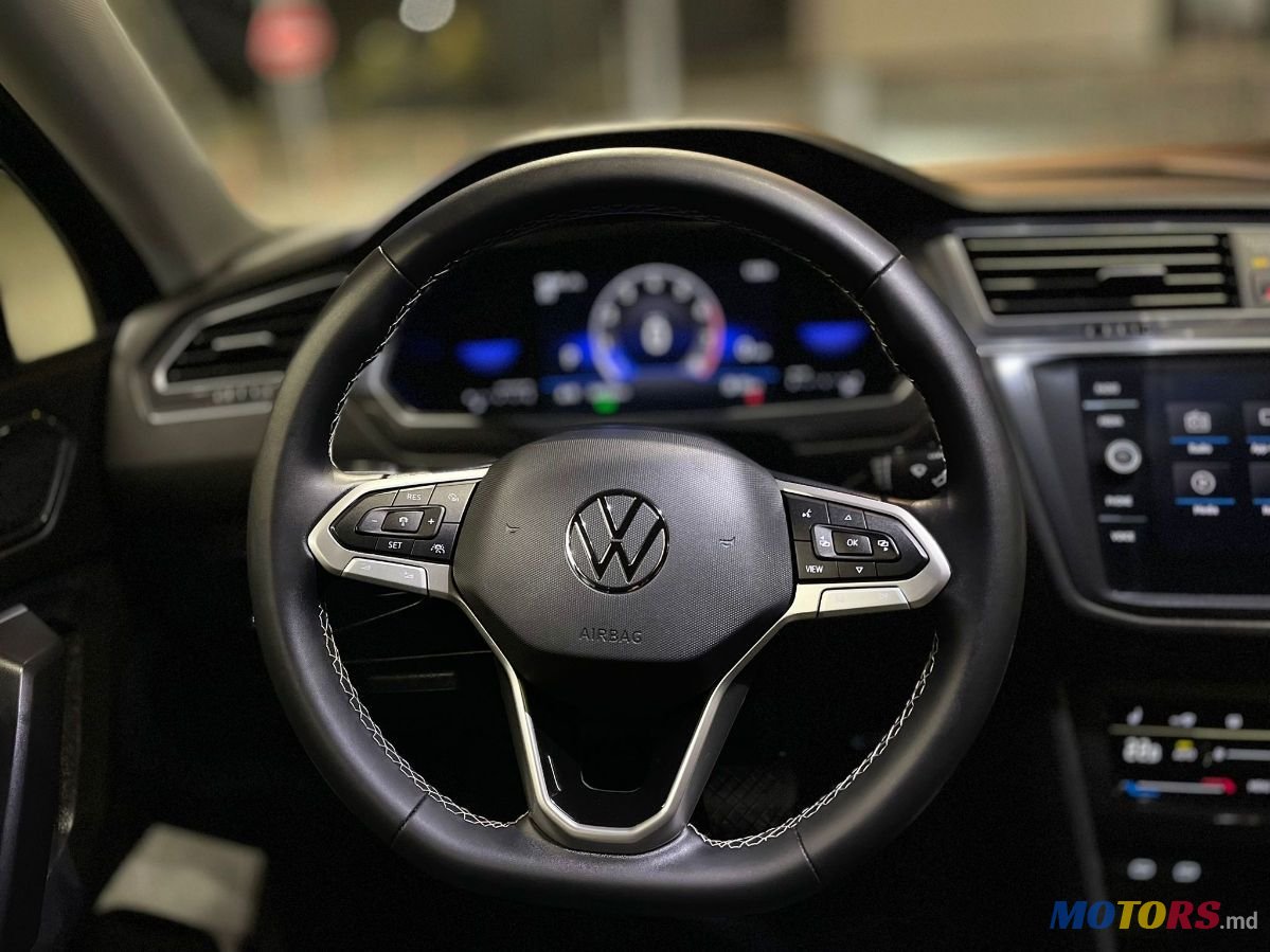 2022' Volkswagen Tiguan photo #5