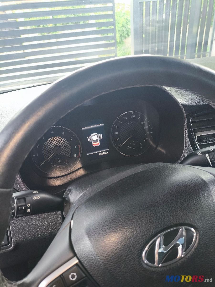 2022' Hyundai Accent photo #3