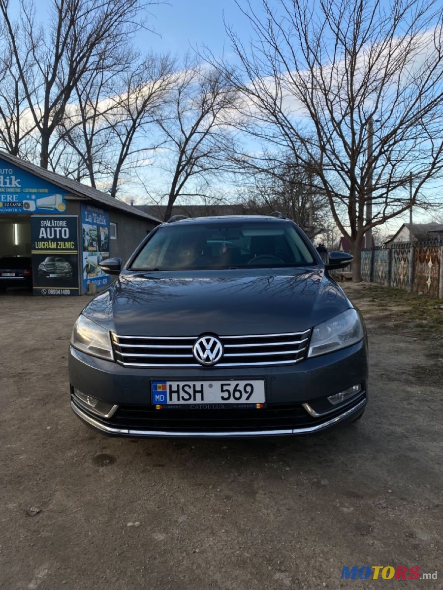 2011' Volkswagen Passat photo #6