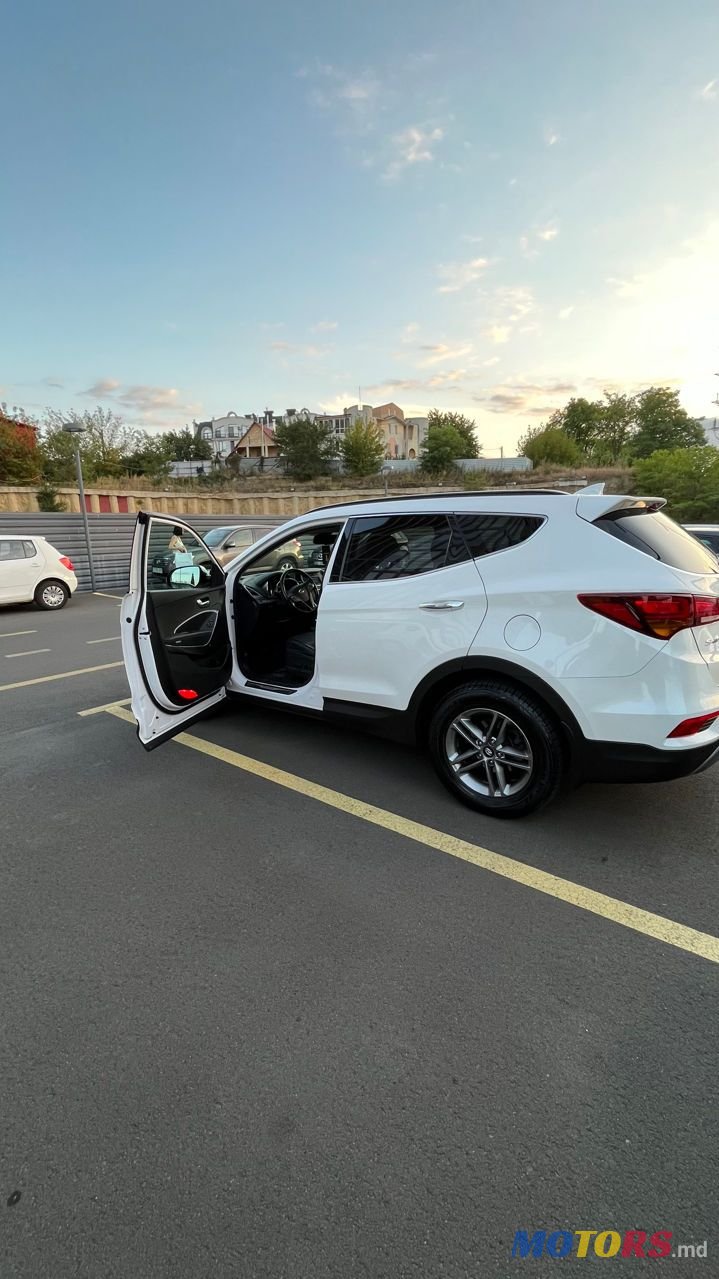 2017' Hyundai Santa Fe photo #3