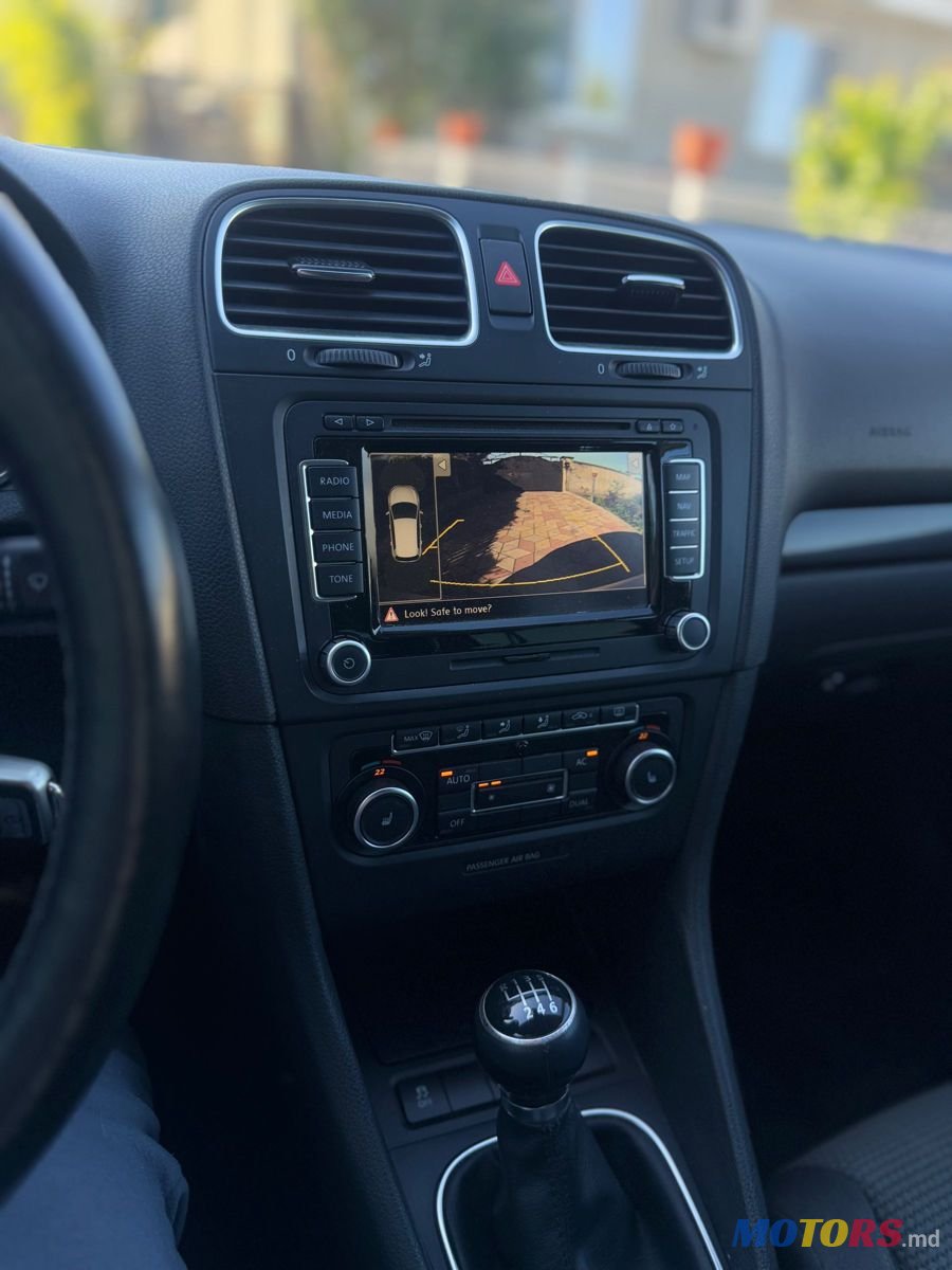 2011' Volkswagen Golf photo #6