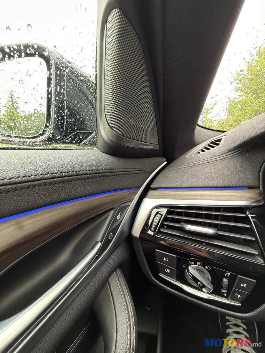 2018' BMW 5 Series photo #3