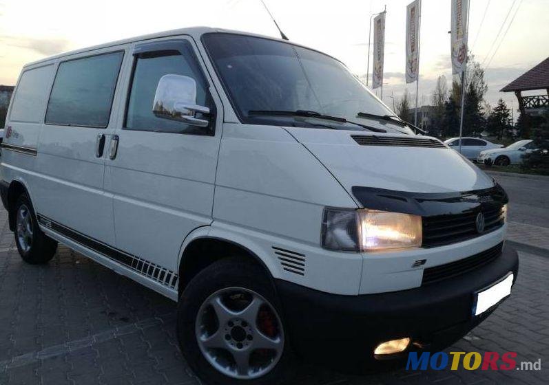 2002' Volkswagen Transporter photo #1