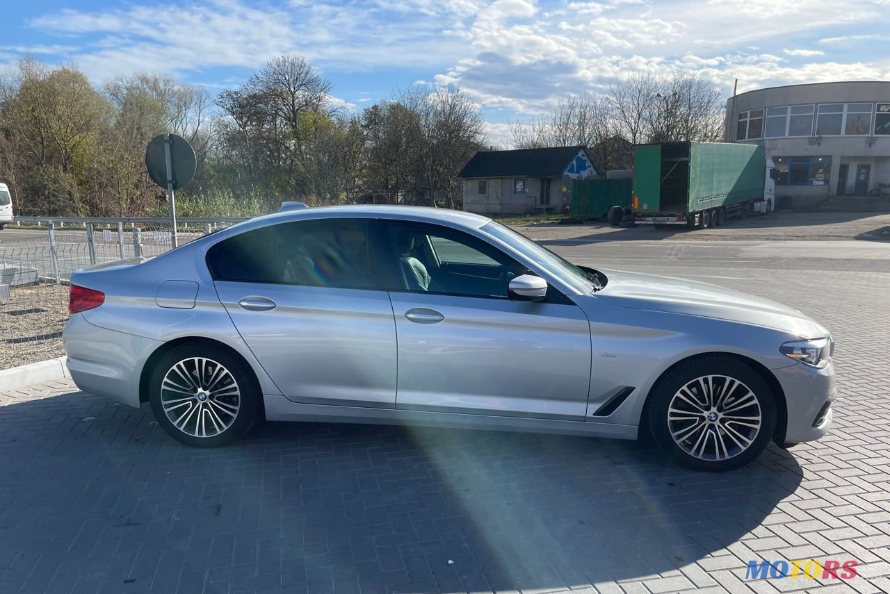 2017' BMW 5 Series photo #4