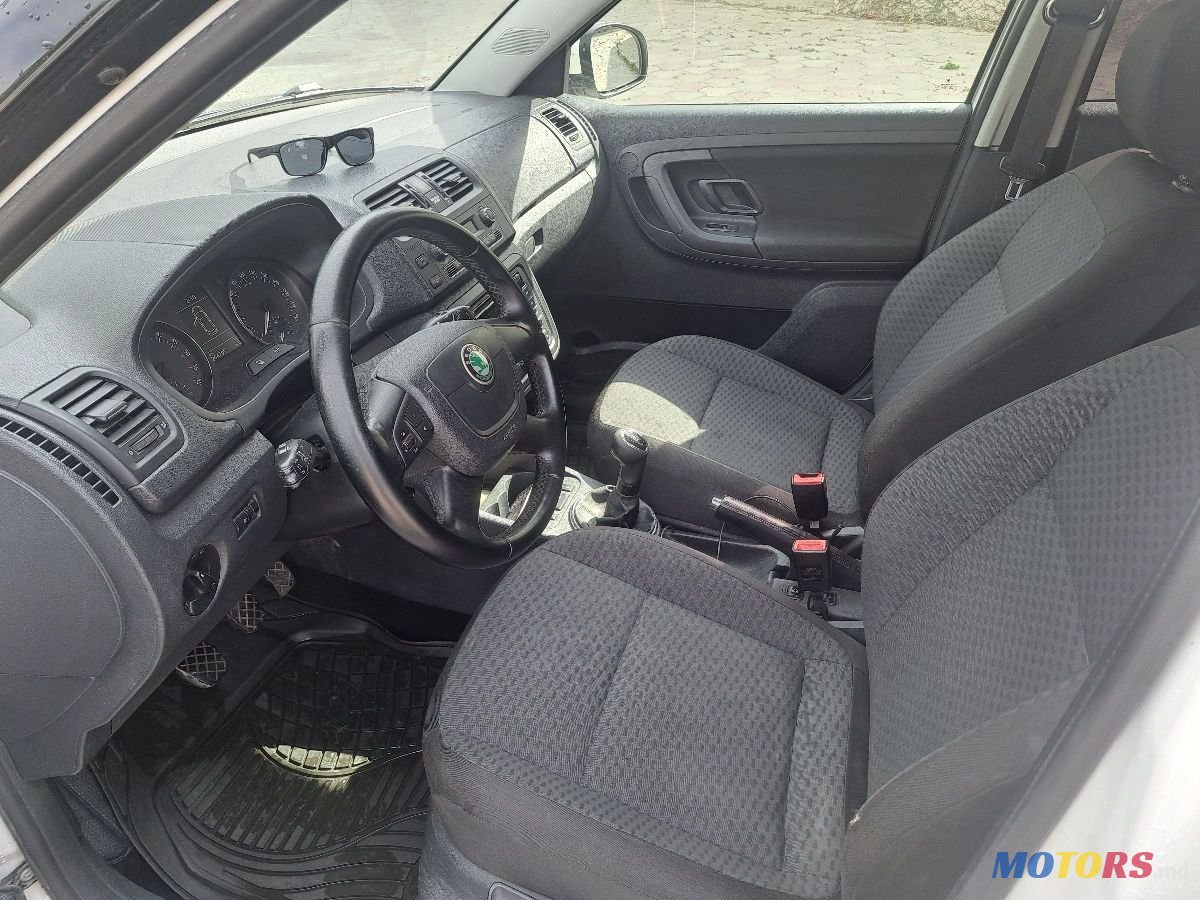 2012' Skoda Fabia photo #6