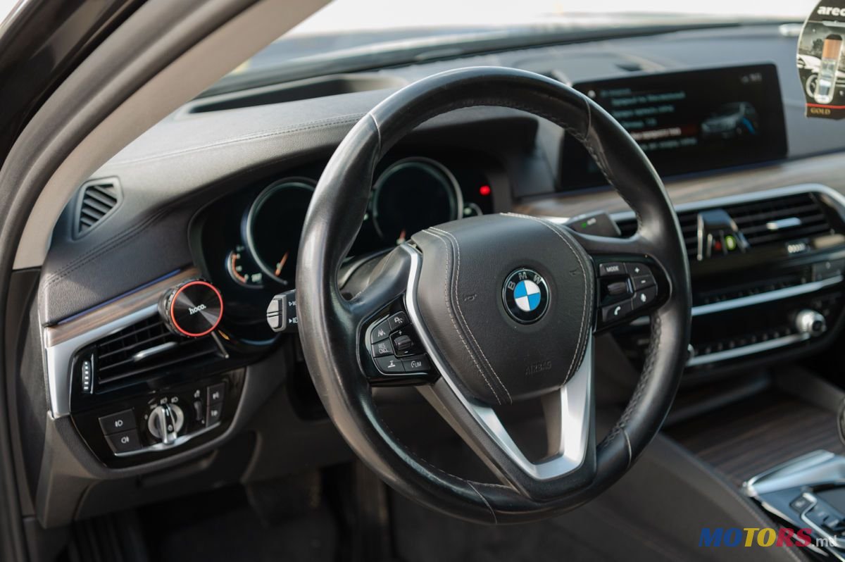 2018' BMW 5 Series photo #5