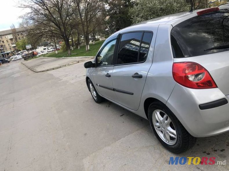 2005' Renault Clio photo #4