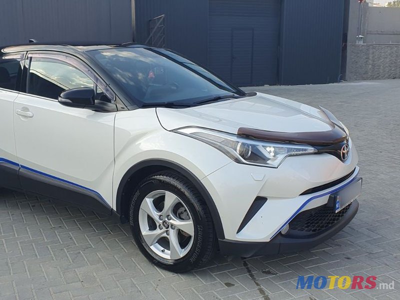 2017' Toyota C-HR photo #3