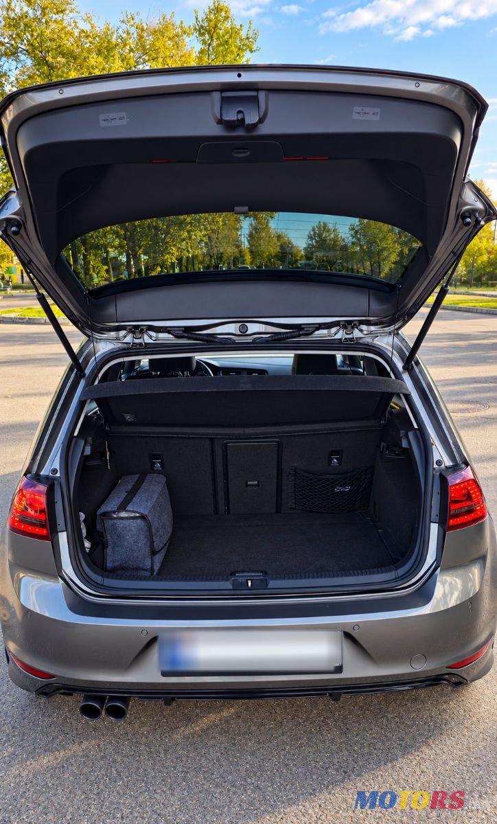 2015' Volkswagen Golf photo #5
