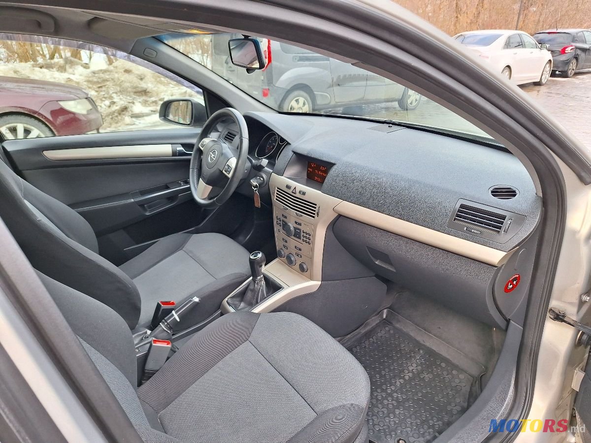 2008' Opel Astra photo #5