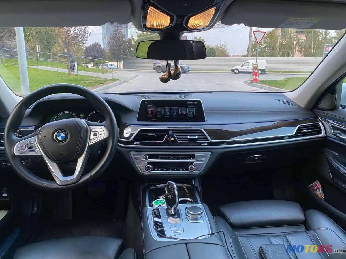 2016' BMW 7 Series photo #5