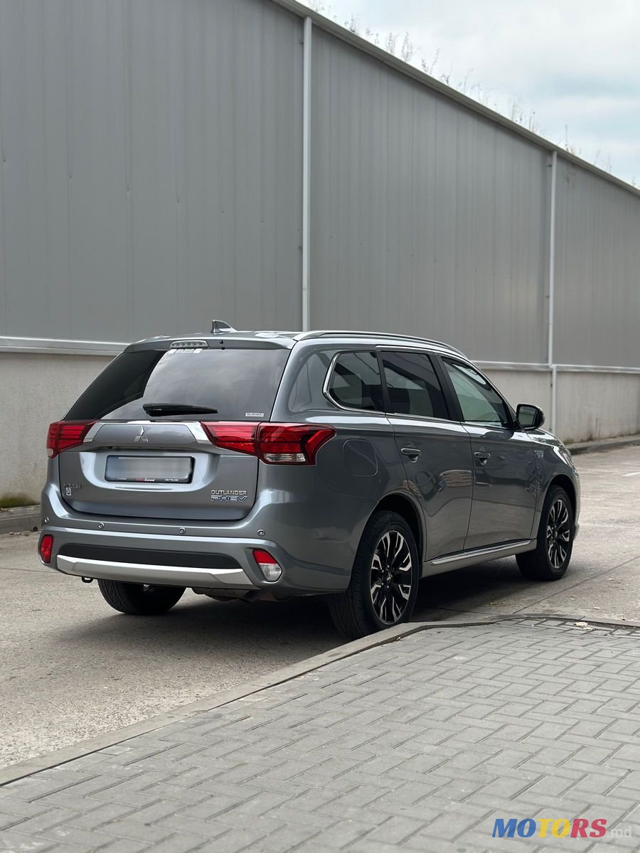 2018' Mitsubishi Outlander photo #4