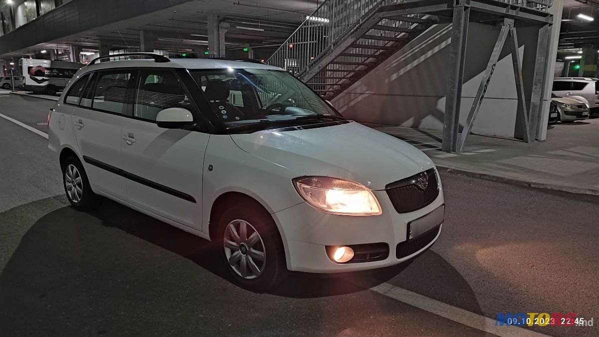 2008' Skoda Fabia photo #1