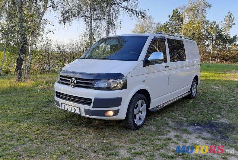 2013' Volkswagen Transporter photo #1