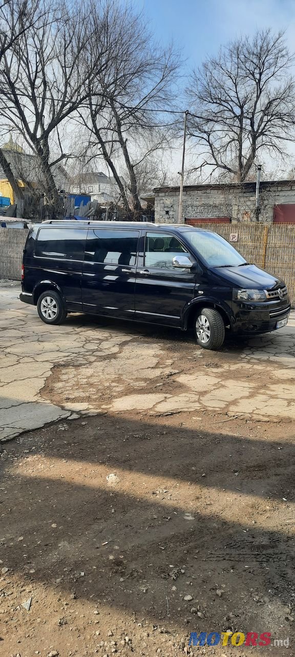 2009' Volkswagen Transporter photo #3