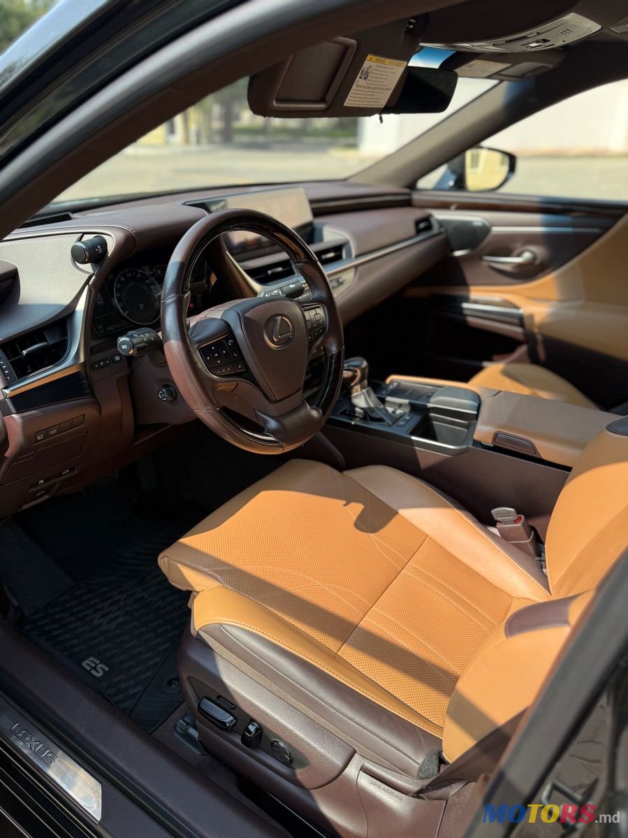 2019' Lexus Es Series photo #6