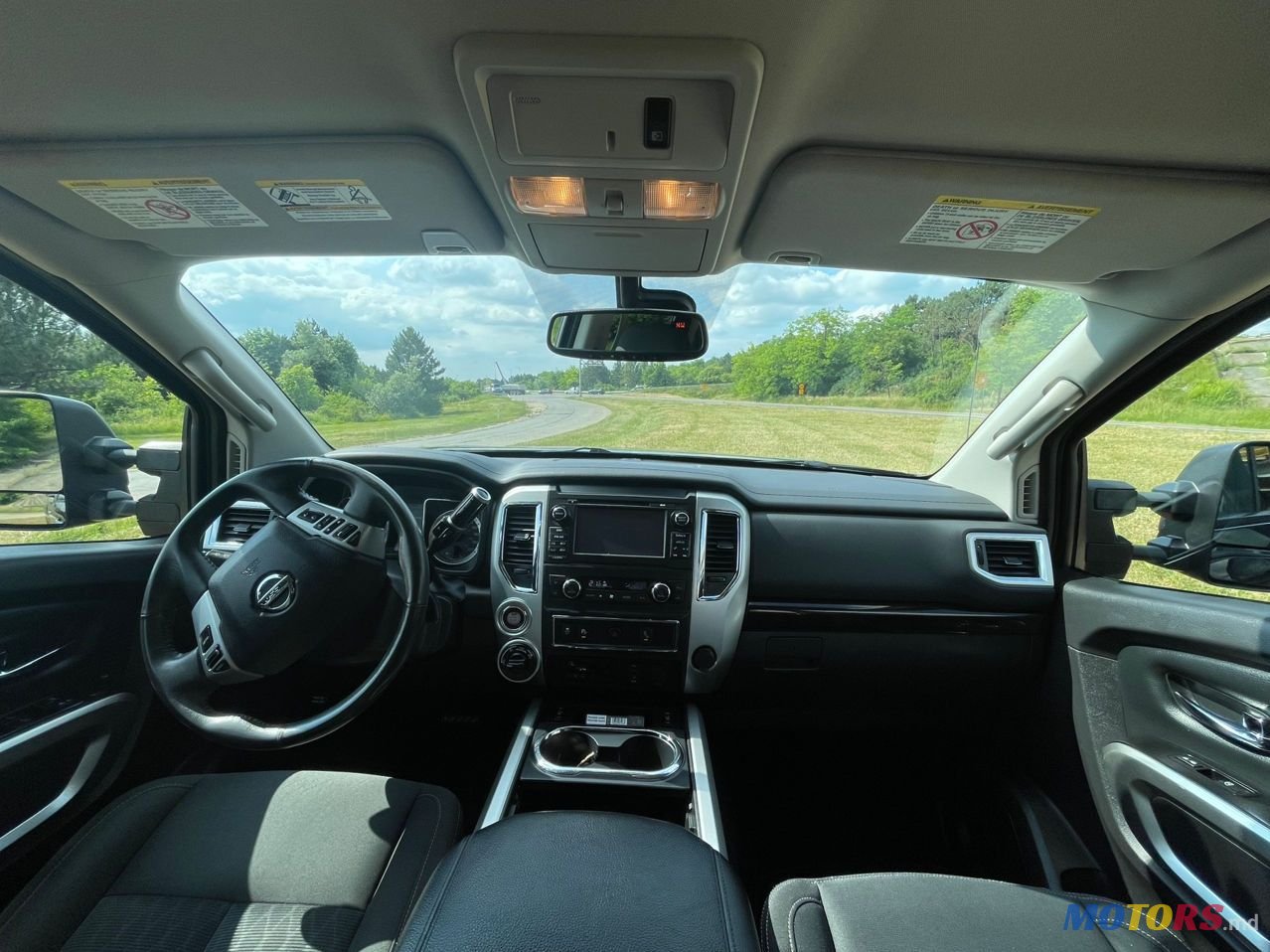 2016' Nissan Titan photo #6