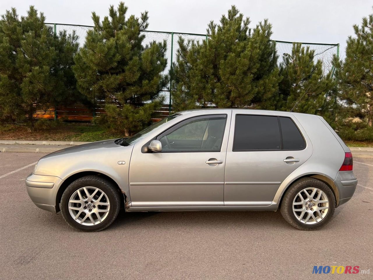 2003' Volkswagen Golf photo #2