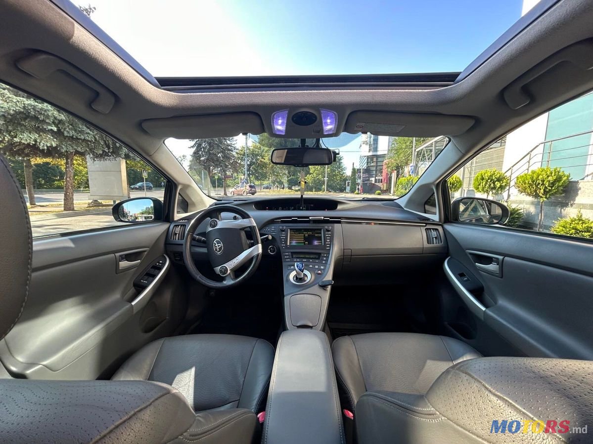 2010' Toyota Prius photo #6