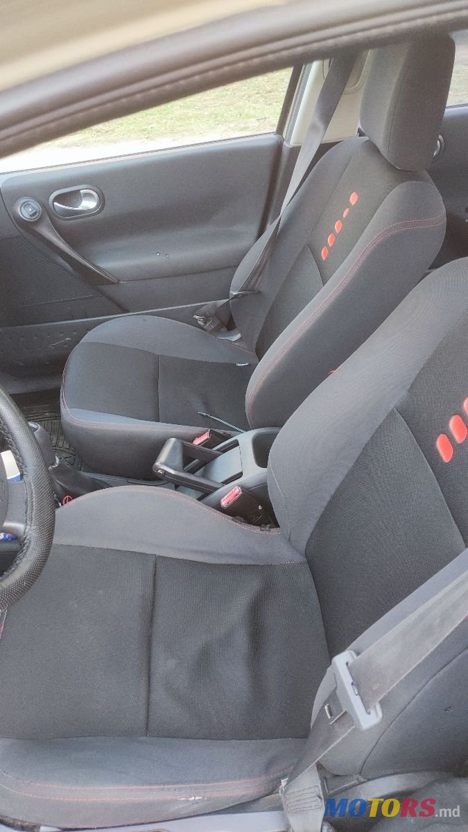 2007' Renault Megane photo #5