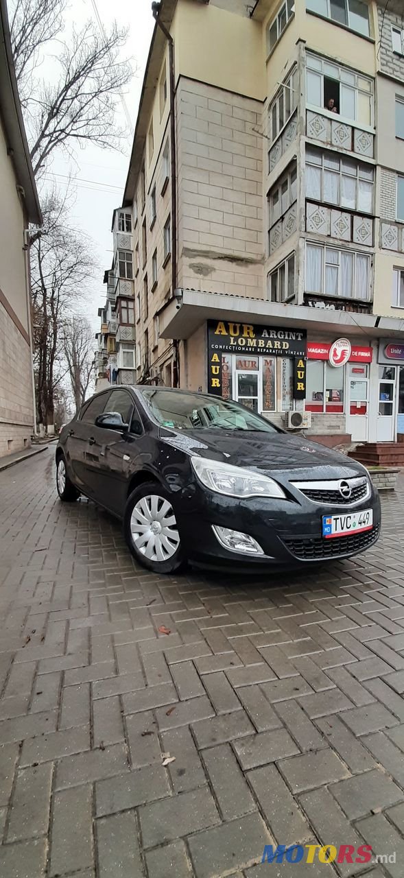 2012' Opel Astra photo #1