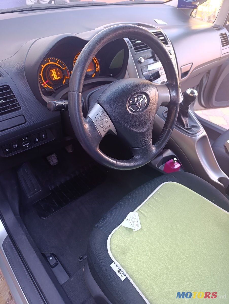 2008' Toyota Auris photo #2