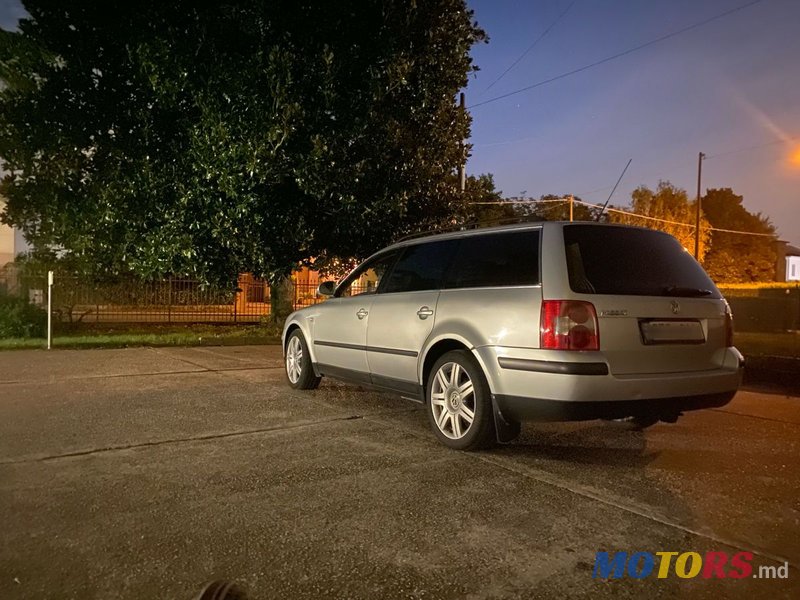 2005' Volkswagen Passat photo #3