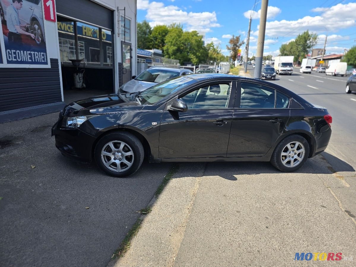 2010' Chevrolet Cruze photo #1