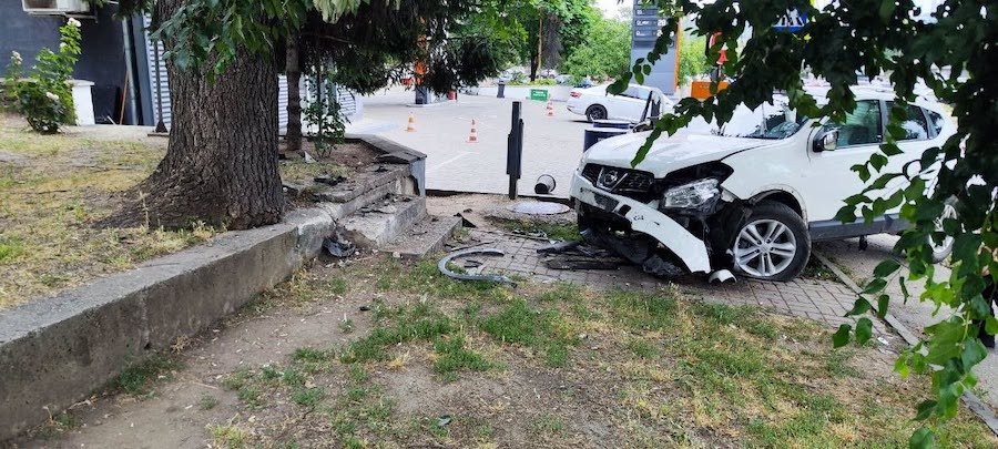 Tragedie matinală pe strada Ismail din capitală: Un șofer ar fi făcut stop cardiac în trafic