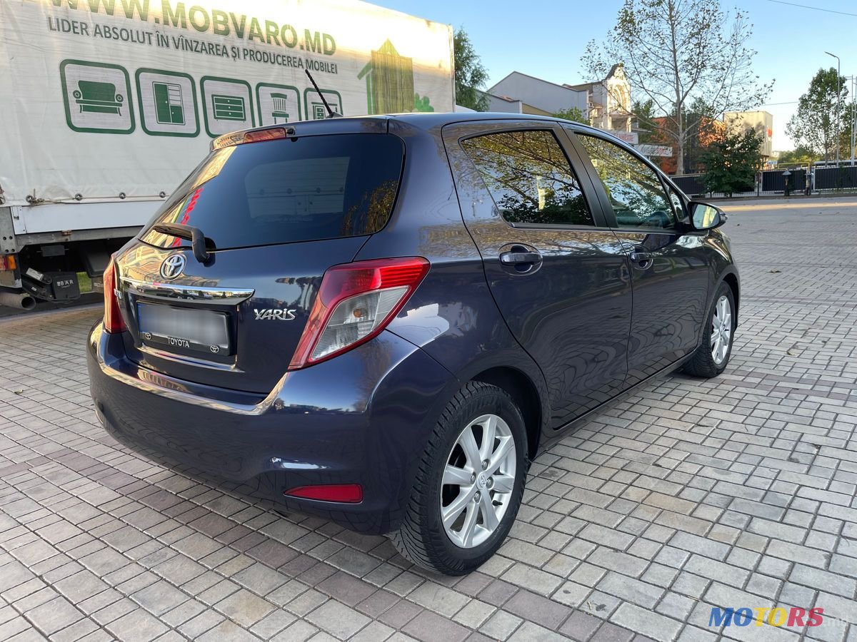 2011' Toyota Yaris photo #6