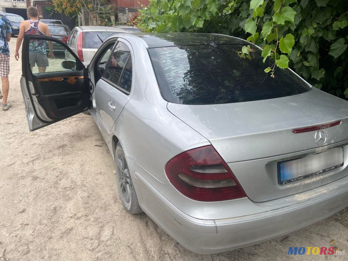 2002' Mercedes-Benz E-Class photo #3